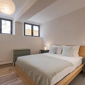 https://central-apartment-in-trendy-madragoa.hotels-lisbon-portugal.com